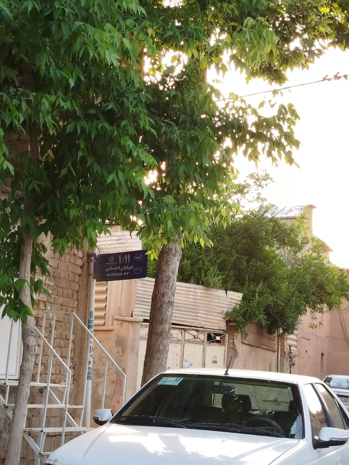 خانه دوطبقه ویلایی قدیمی قابل سکونت گویم سه نبش