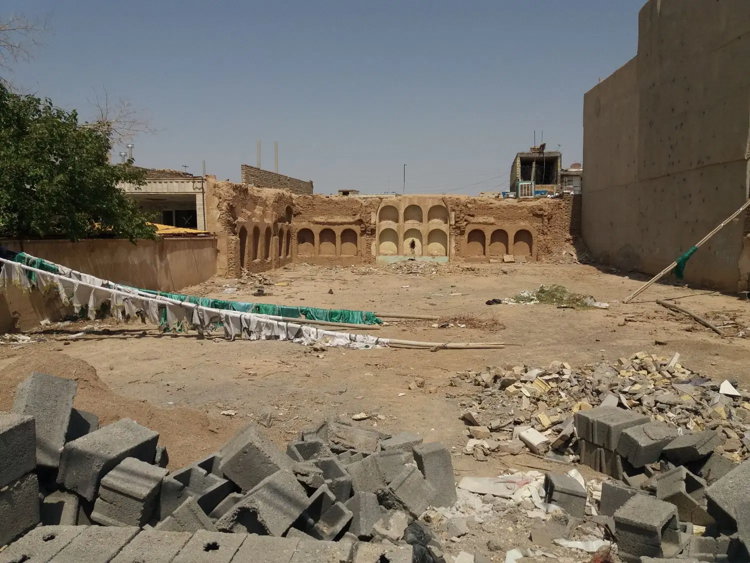 زمین در حاجی اباد