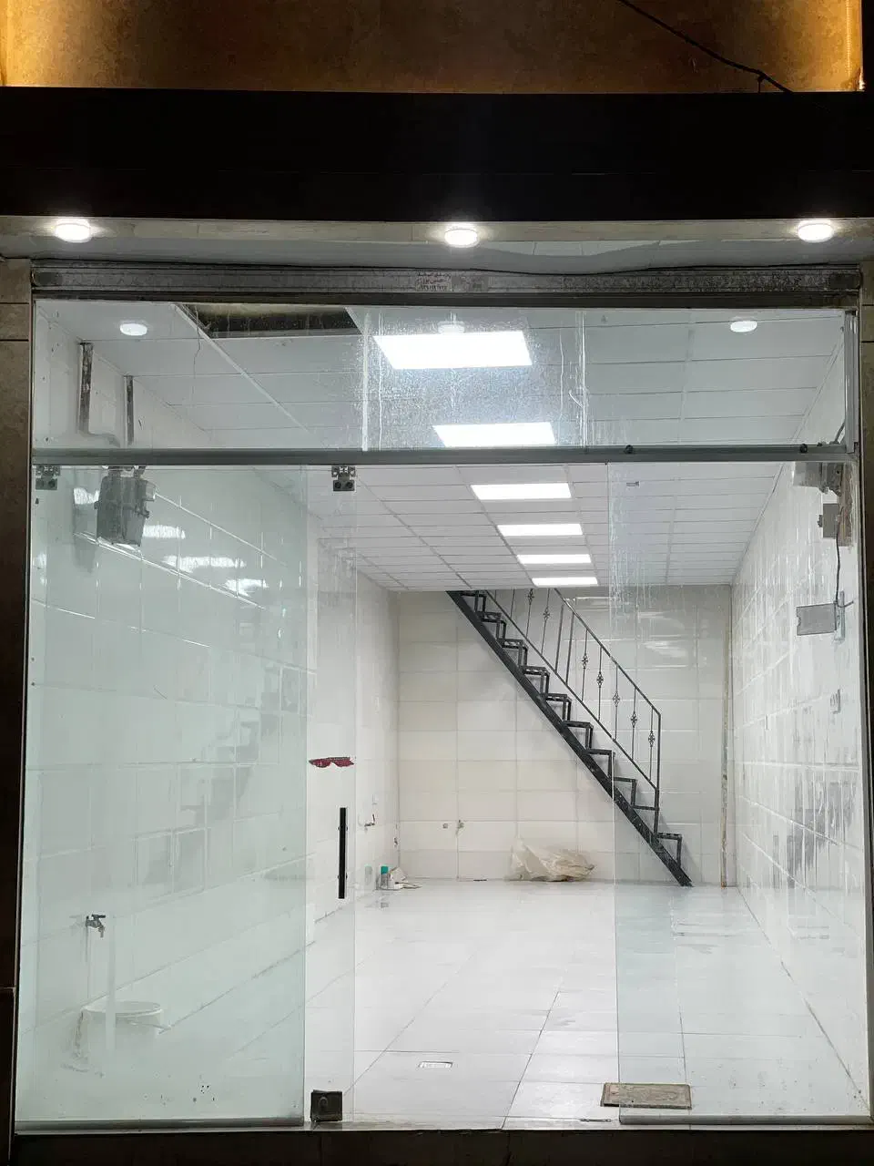 مغازه ۶۰ متری شیک و نوساز دوطبقه واقع در پورسینا