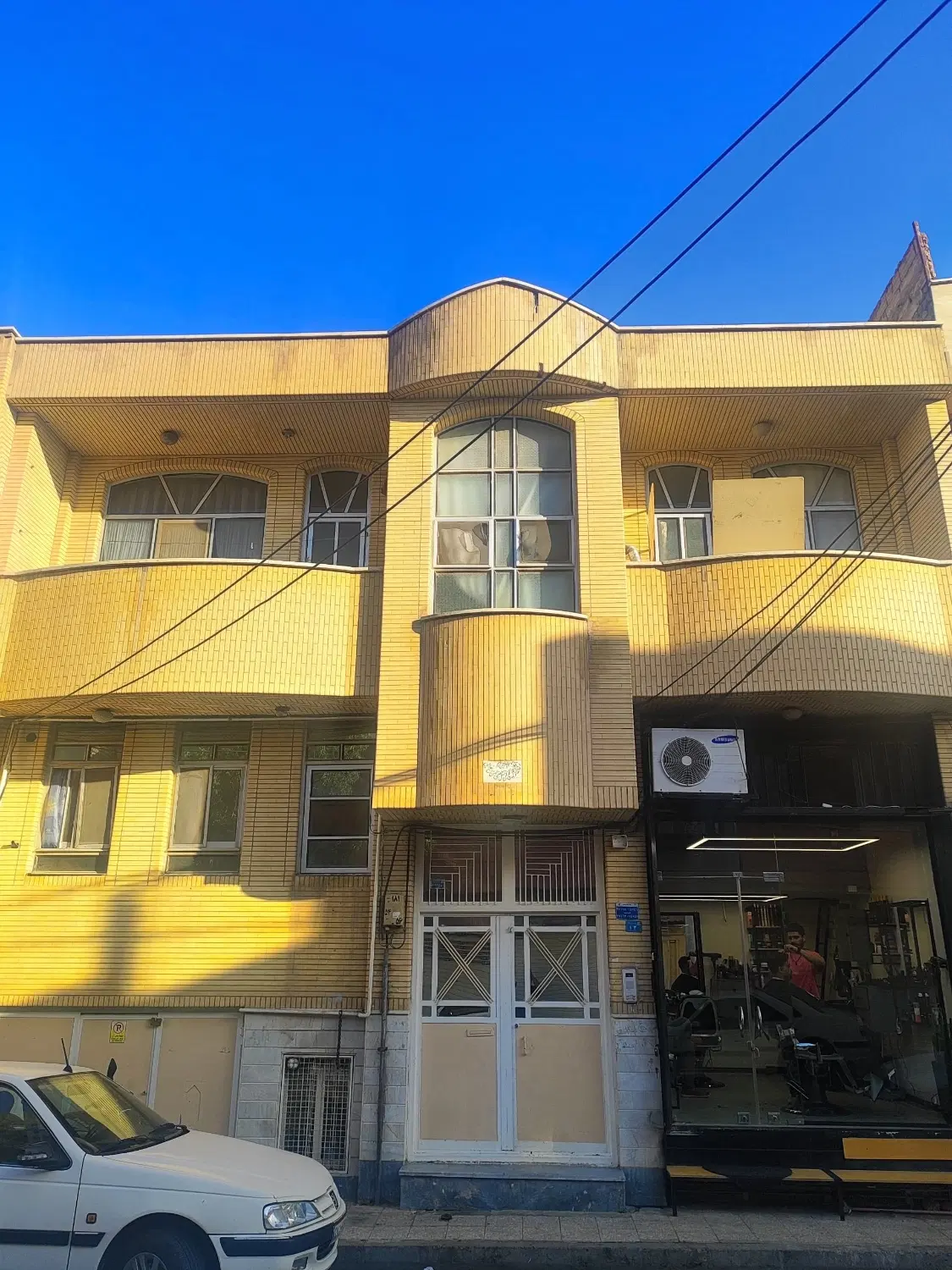 خانه ویلایی سه طبقه نزدیک فلکه صدوق زنبیل آباد