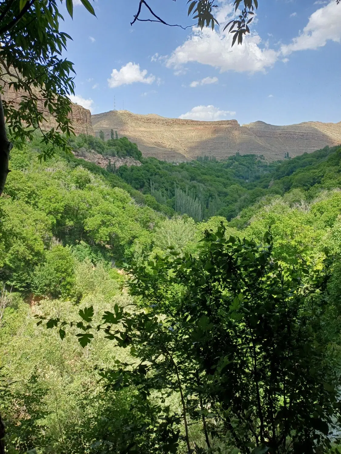 باغ، ویلا روستای اسطرخی