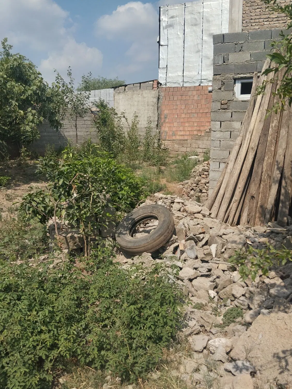 زمین مسکونی  حدودا ۱۲۰ متر تو قوجمز