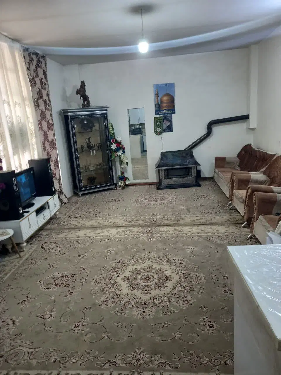 منزل ۱۰۰متری دربست تو کوچه نزدیک حاشیه بلوار