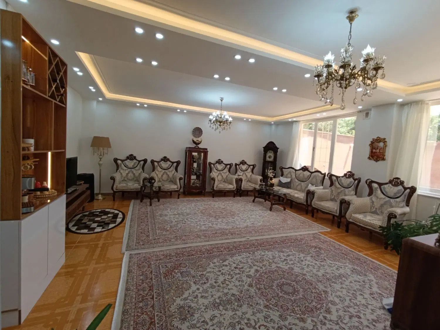 اپارتمان شخصی سازحیاط در اختیار  لوکس
