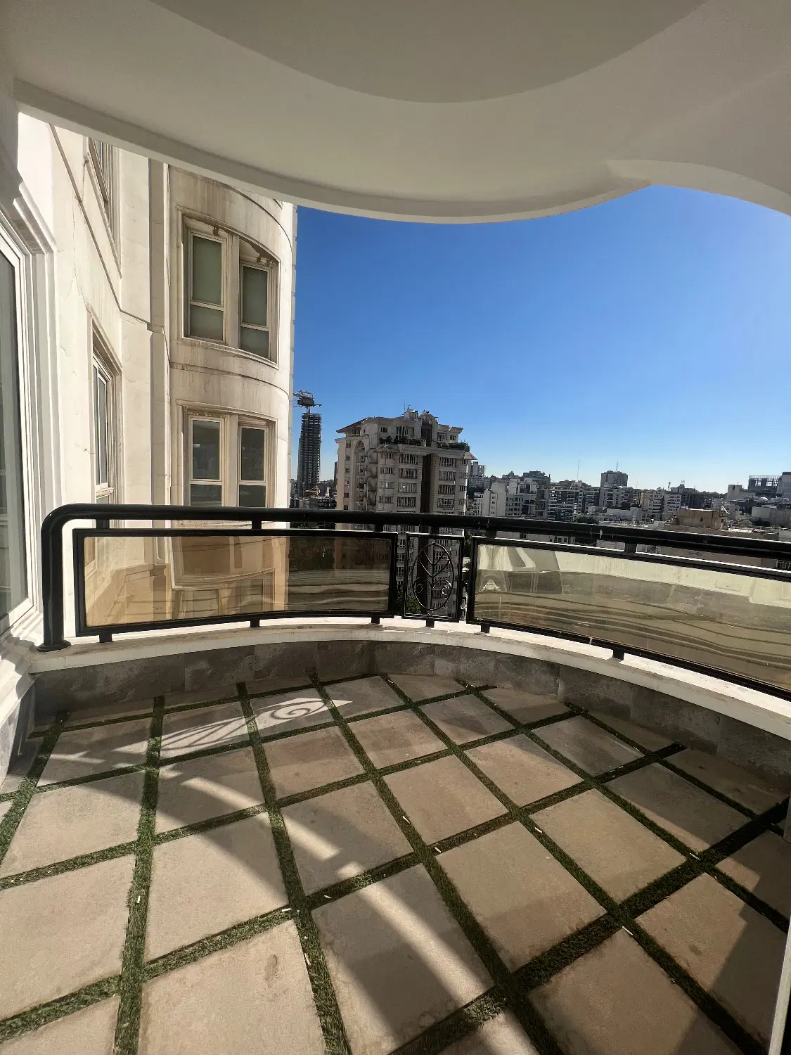 فرشته تاپ لوکیشن ۳۶۵ متر ۴ خواب
