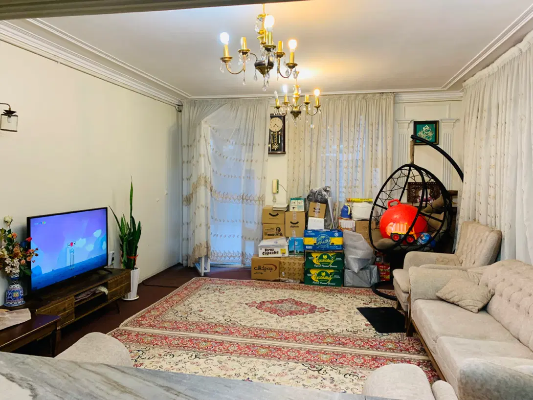 ۱۰۰متر راه جدا (حیاط در اختیار)_ ۱۸متری  شکریه