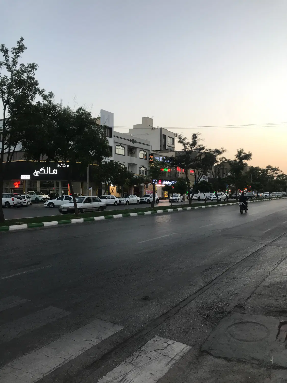 بهترین نقطه حاشیه معلم‌مناسب نمایشگاه ۱۴۵متر