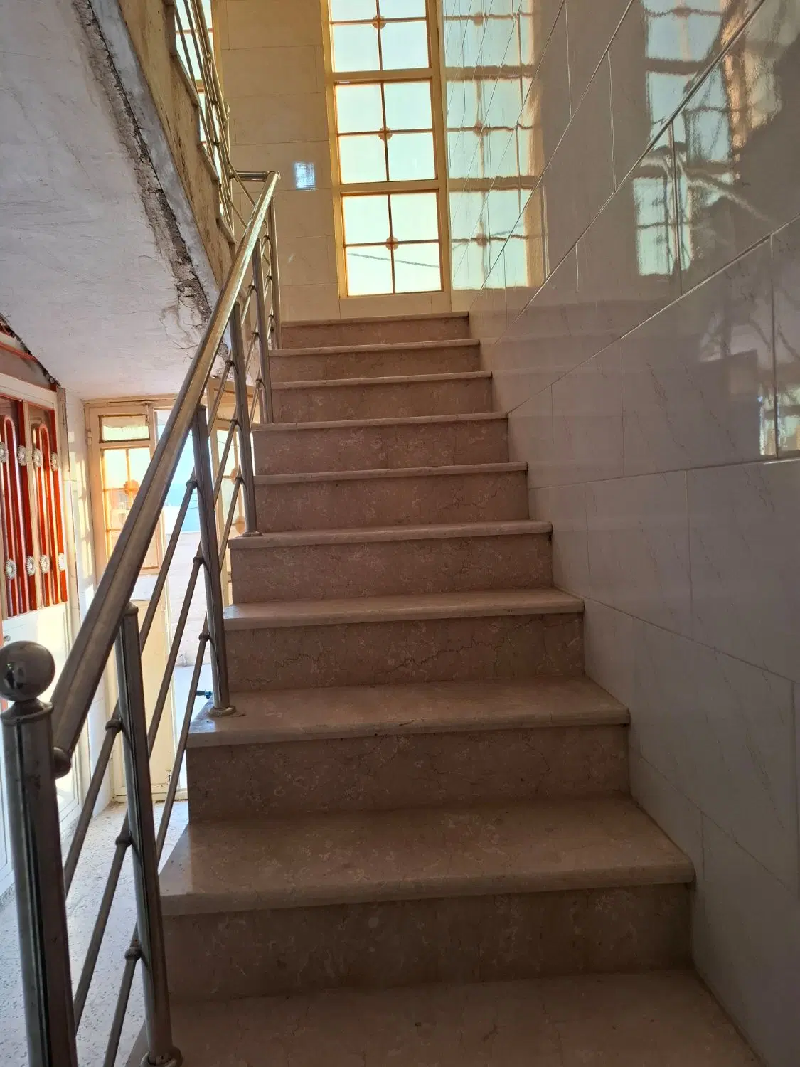 خانه اجاره ای گوشه اول خیابان گنجه ای