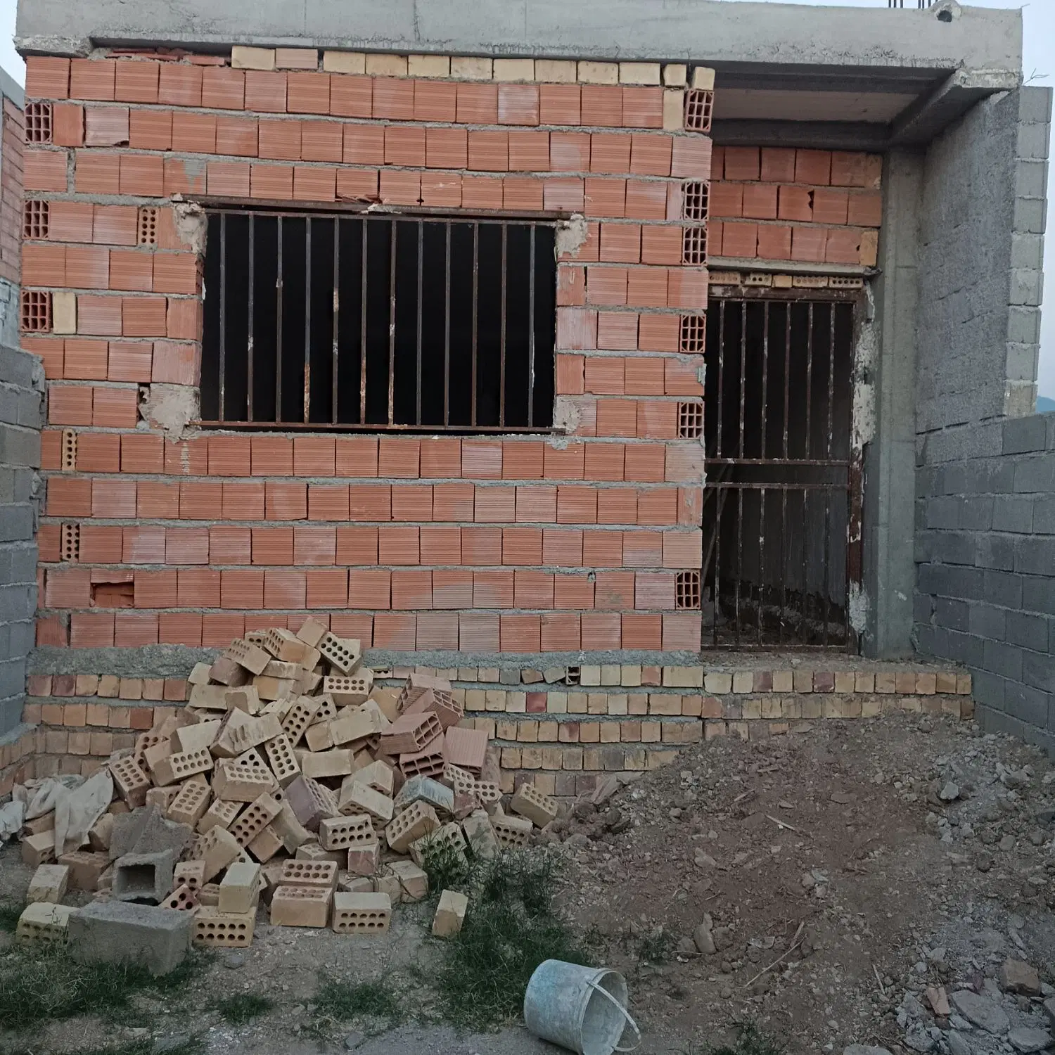 خانه نیمه ساز