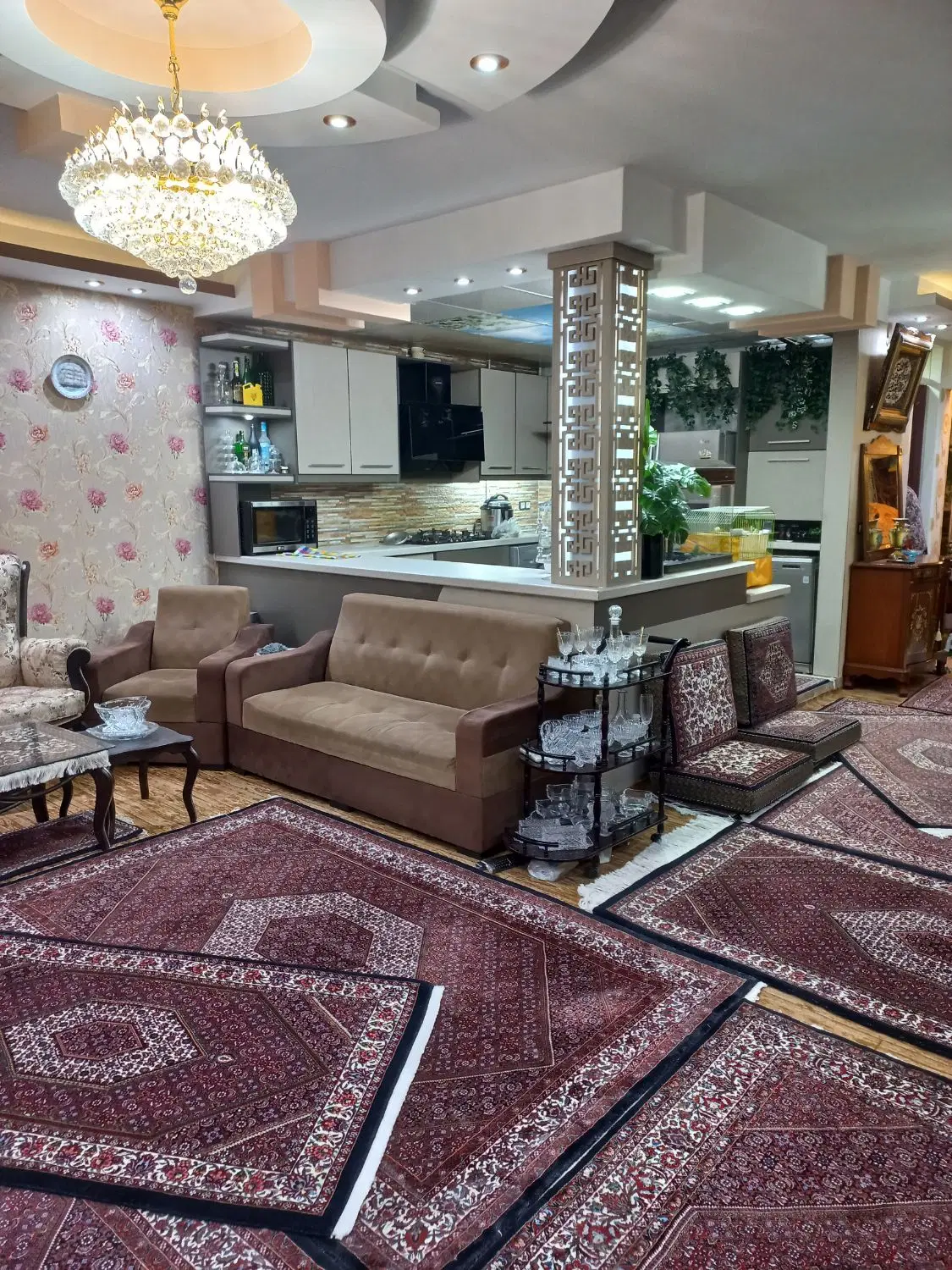 آپارتمان فوق تجهیز و لوکس (سعدی وسط)