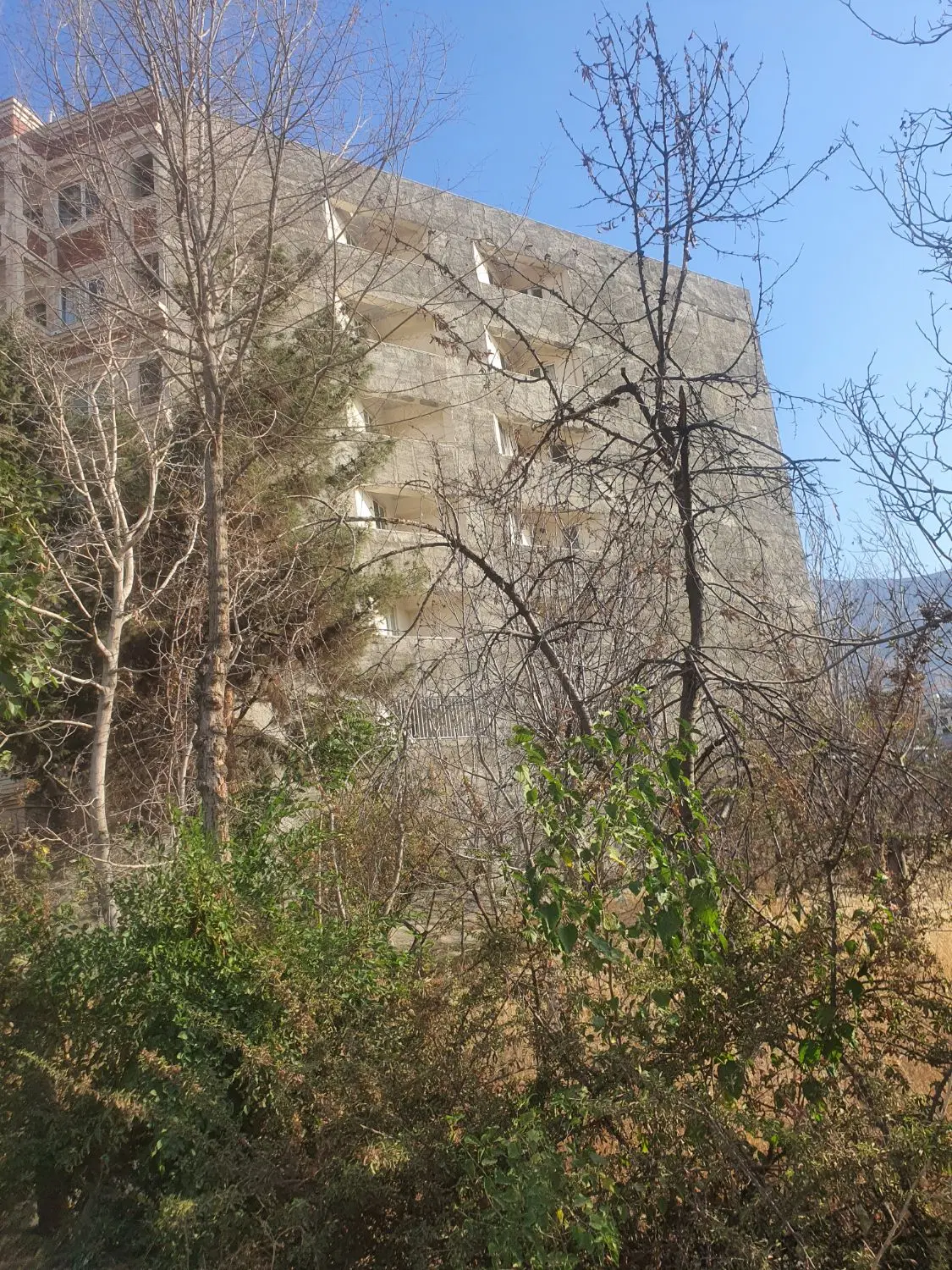 ۱۵۰ متر زمین دو نبش کاربری مسکونی