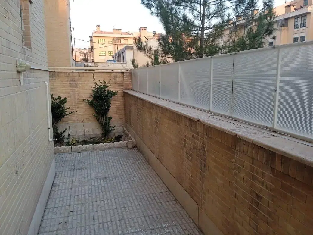 فاز3خیابان معلم58متربنا،30مترحیاط طبقه نیم تکخواب