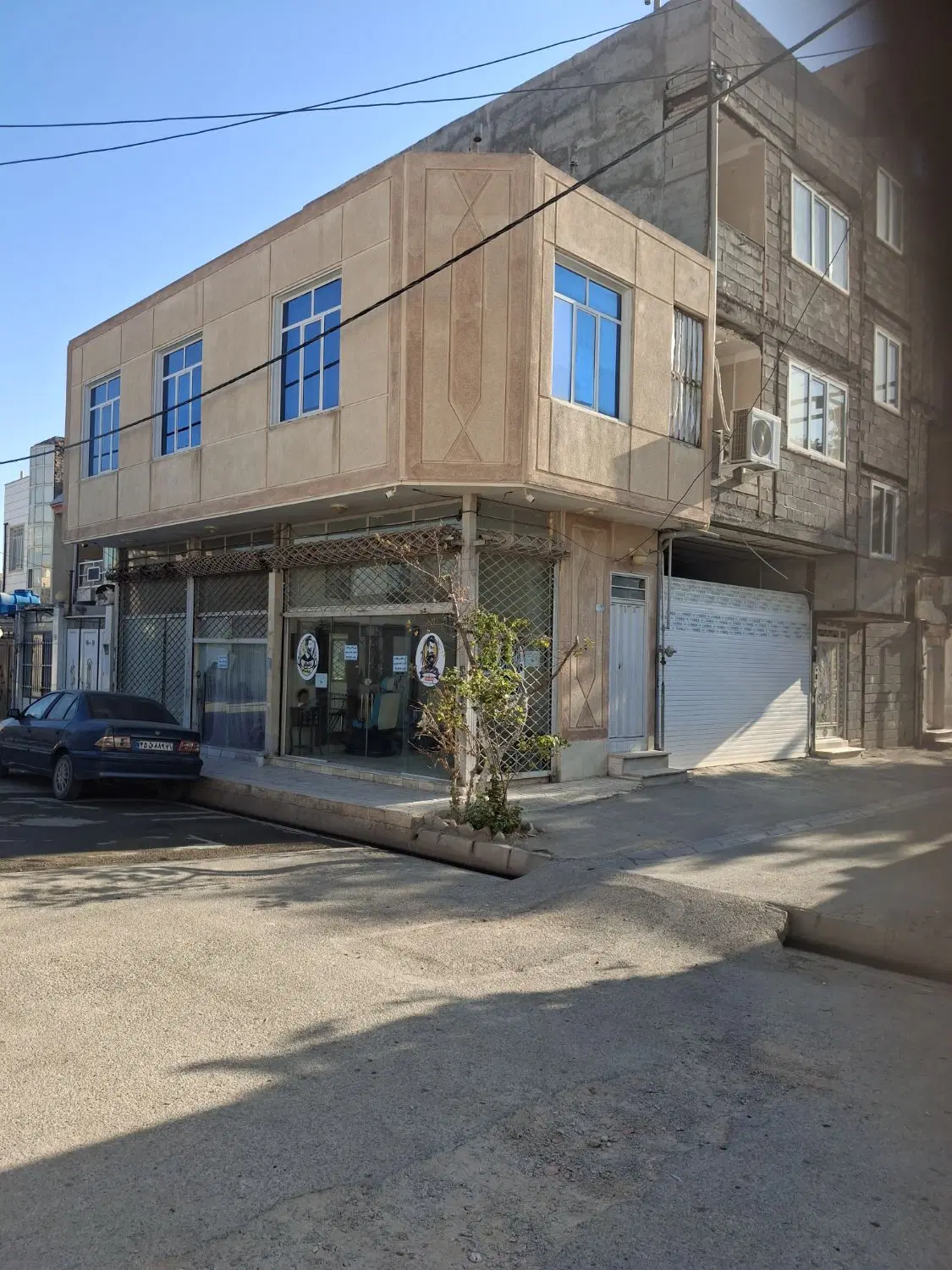 خانه دونبش به همراه سه مغازه