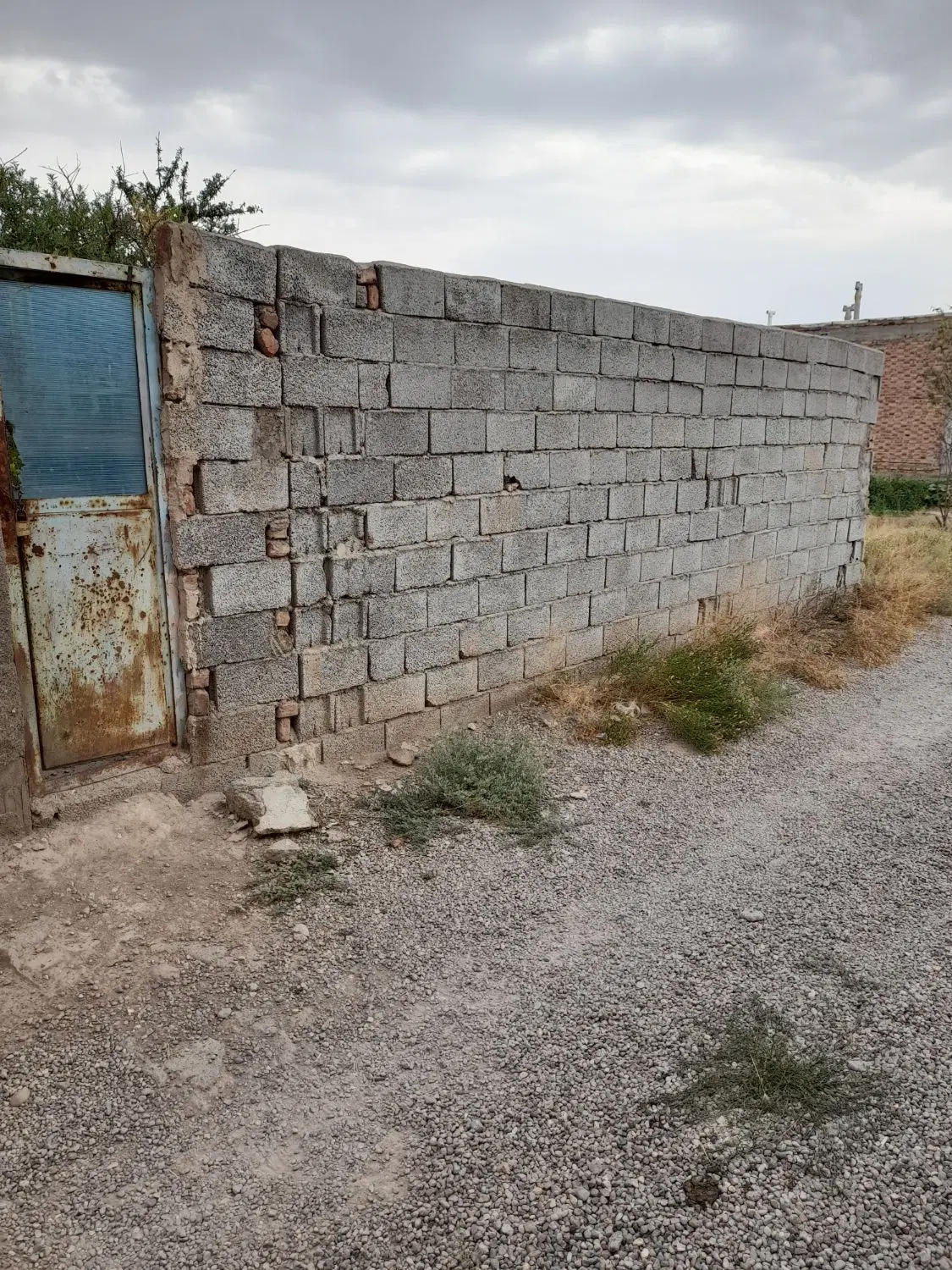 زمین مسکونی به متراژحدودا ۱۰۰متر مربع در باغمعروف