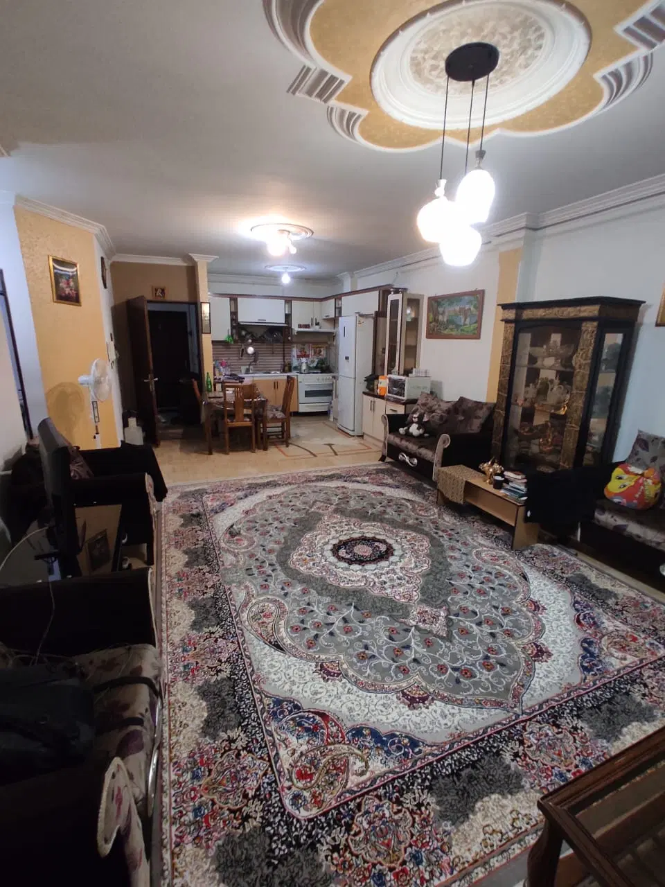 آپارتمان طبقه ۳حمیدیان خیابان دانشجو بدون آسانسور