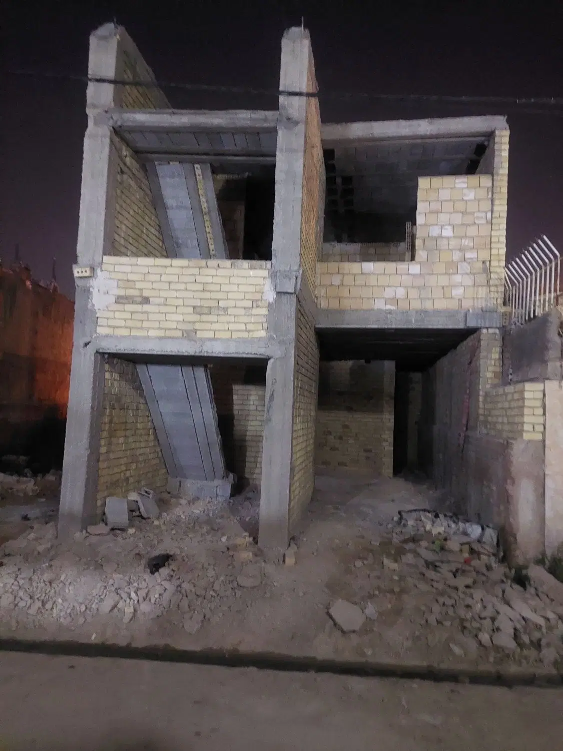 اسکلت ساختمان مسکونی