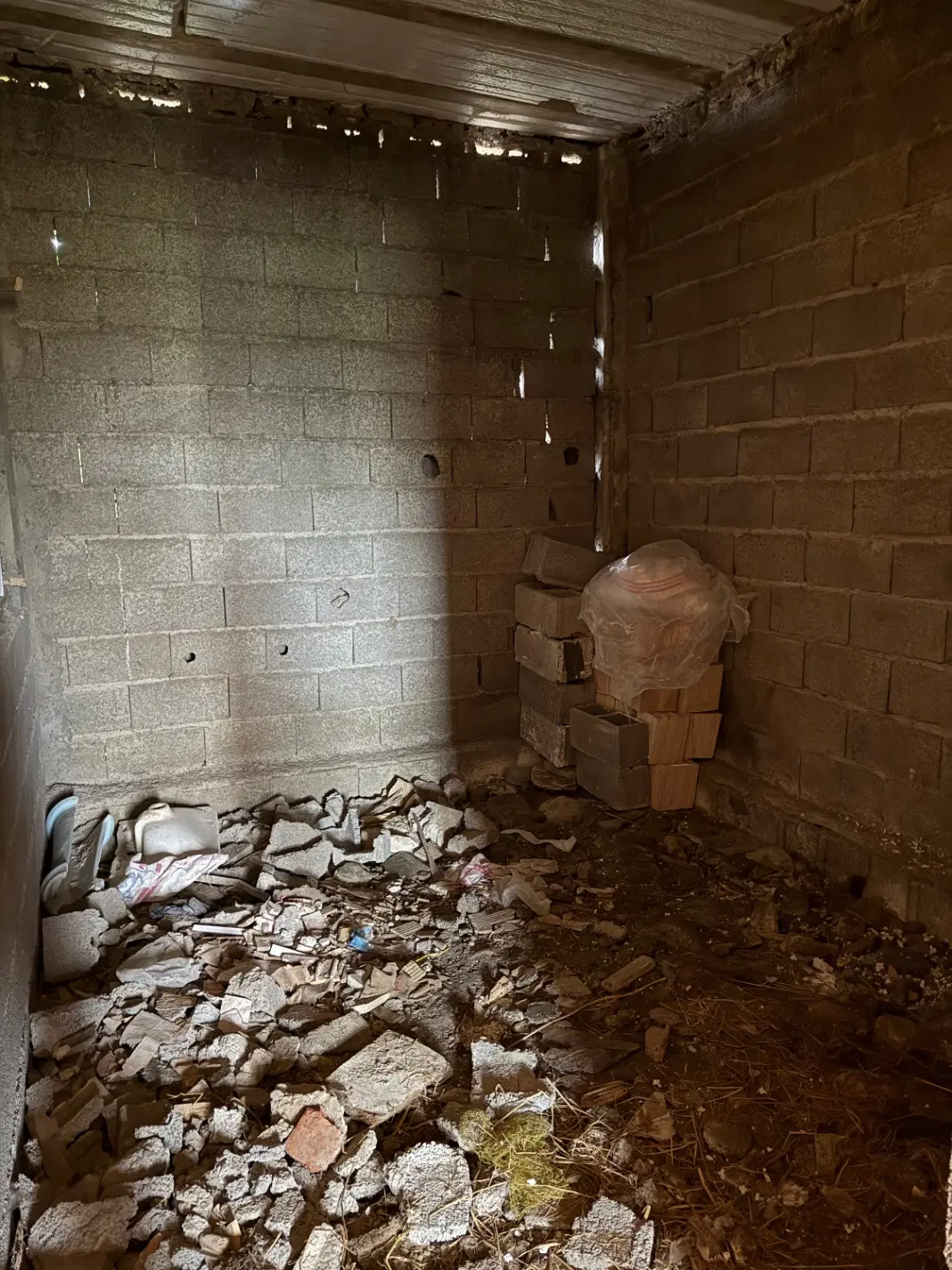 خانه ۶۰ متری نیمه ساخت