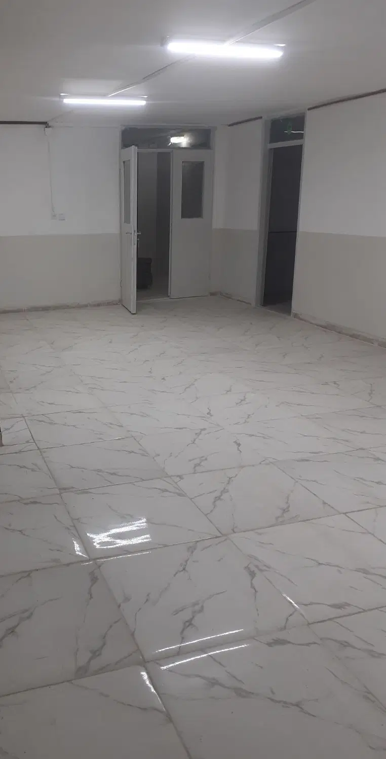 فضای سالنی بزرگ مناسب..