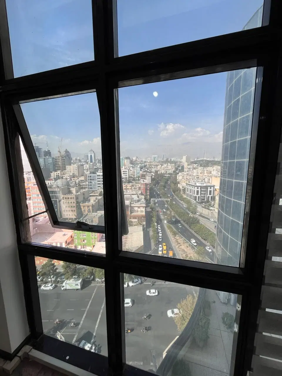 اپارتمان ۲۵۰ متر سند اداری واقع در برج دریای نور