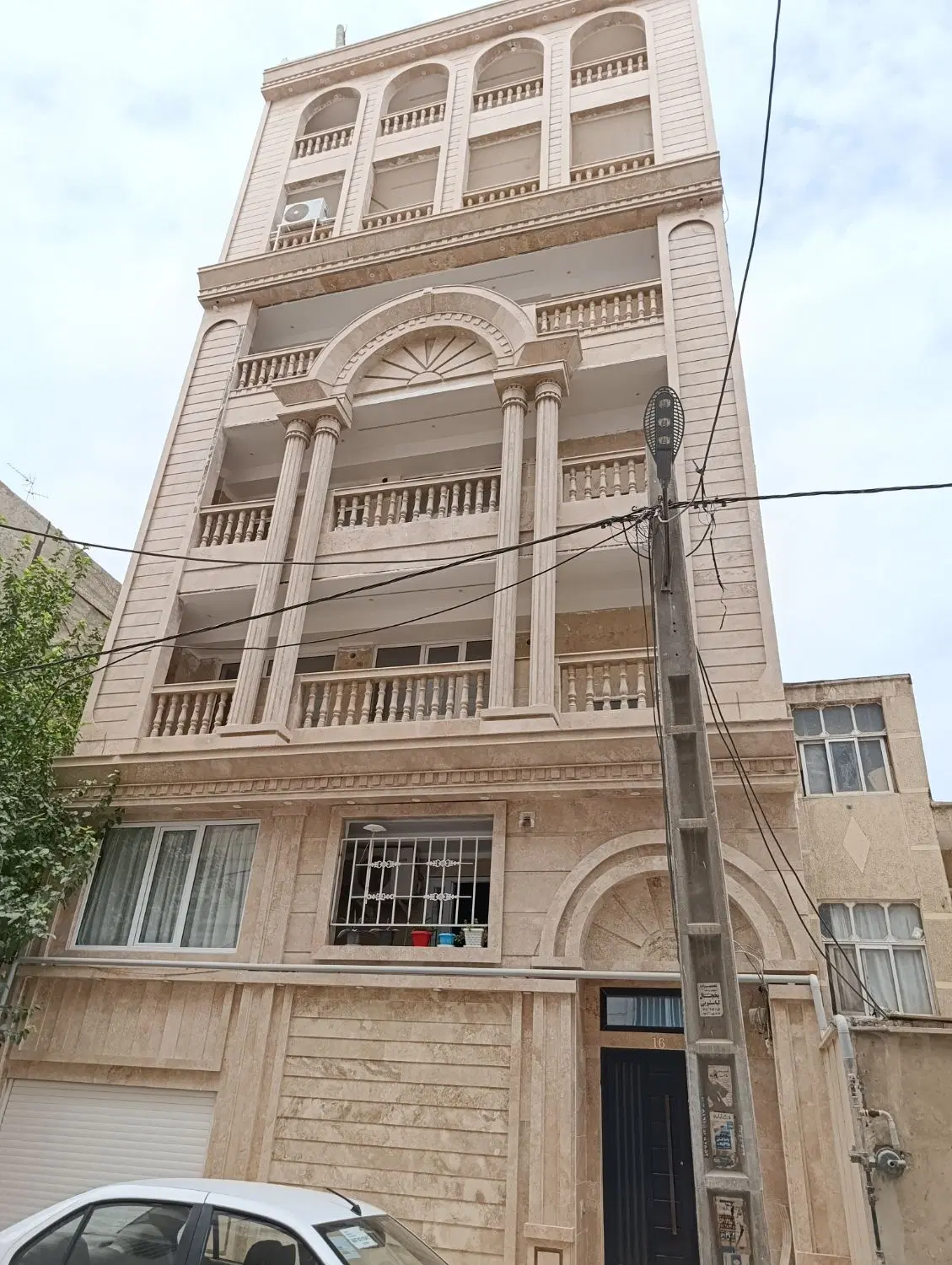 160متر_ سه خواب _بیست متری امام خمینی