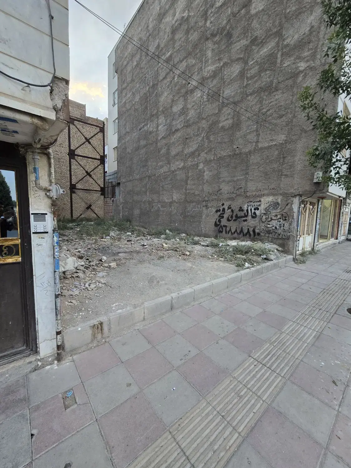 زمین مسکونی گلستان