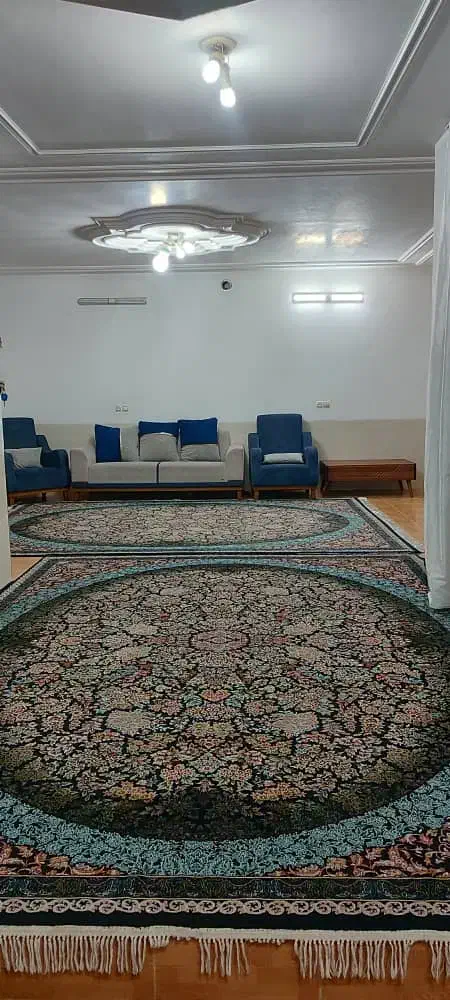 دوطبقه مسکونی با دو واحد مغازه تجاری