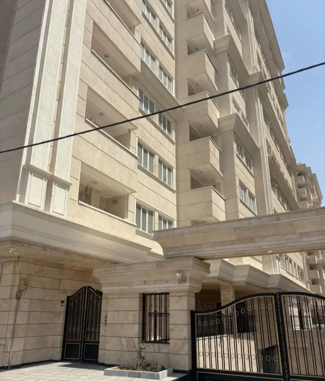 برج ۱۱۵ متر دو خواب زعفرانیه کلید نخورده