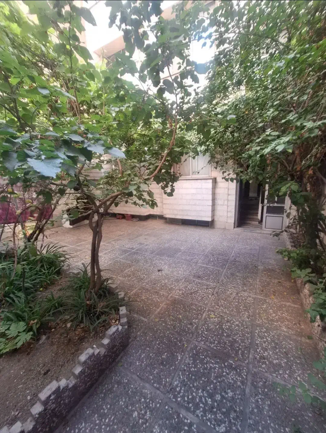 خانه شمالی با حیاط دلباز 69 متر خیابان بازرگان
