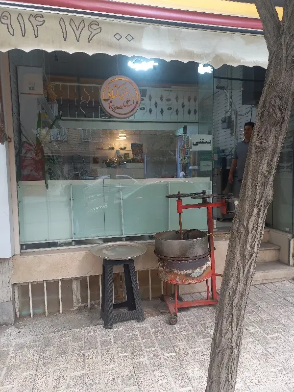 ۲۴ متر مغازه و ۹متر بالکن