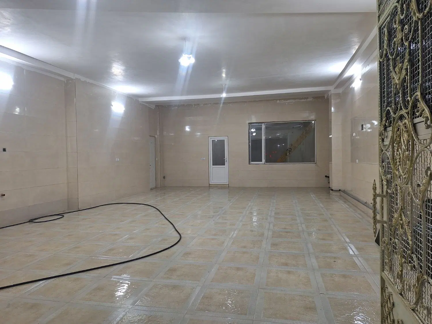 سالن همکف انباری ۱۰۰ متر
