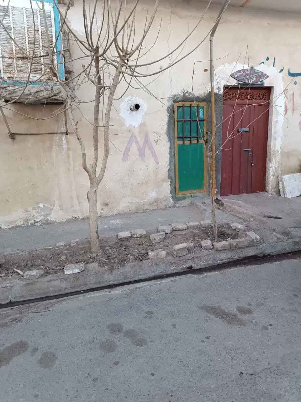 مغازه ای به متراژ۲۰متراجاره داده می شود.