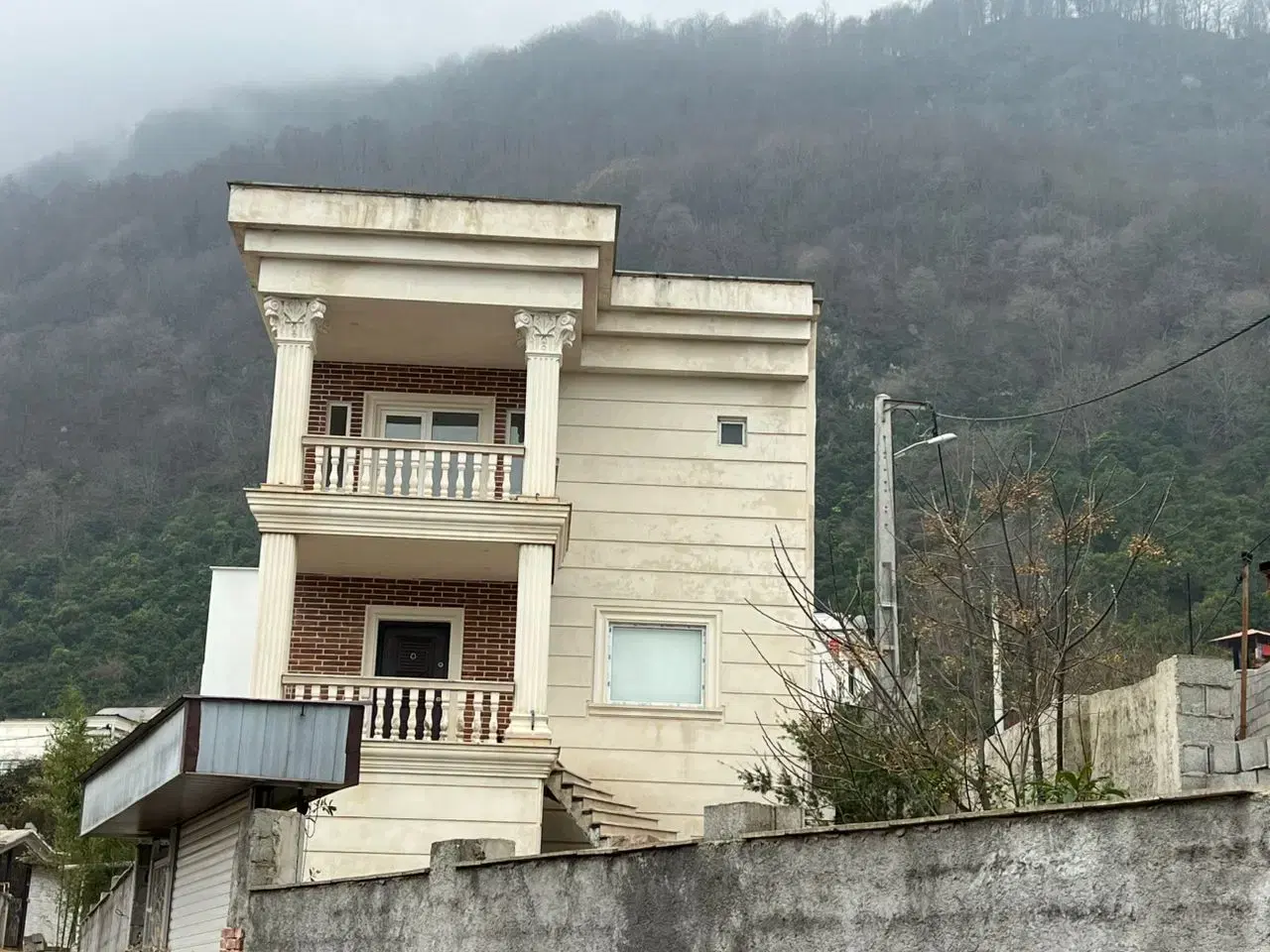210 متر ویلای لوکس در منطقه زیبای حومه رامسر