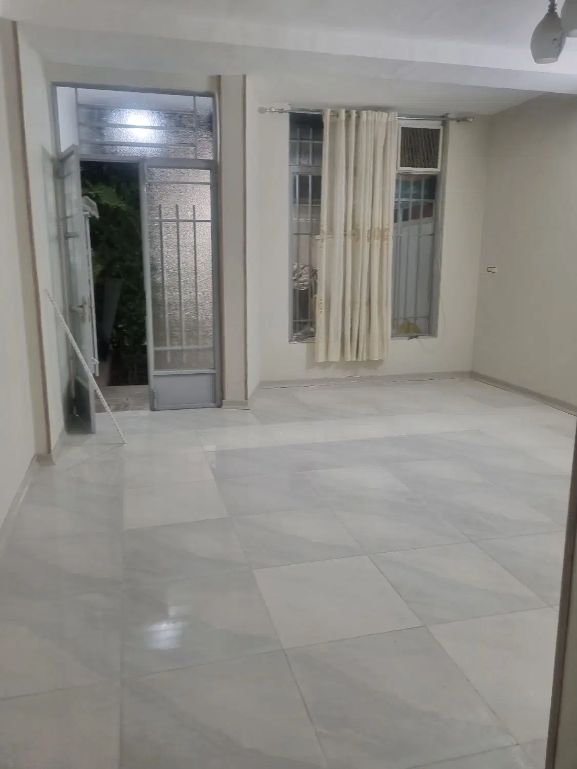 فروش خانه دو طبقه مجزا ۱۱۸ متری در خیابان قدمگاه