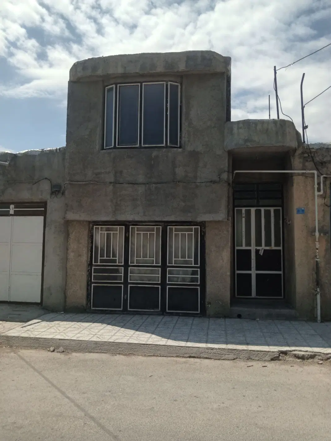 فروش حیاط ویلایی واقع در پاسداران ۱۴