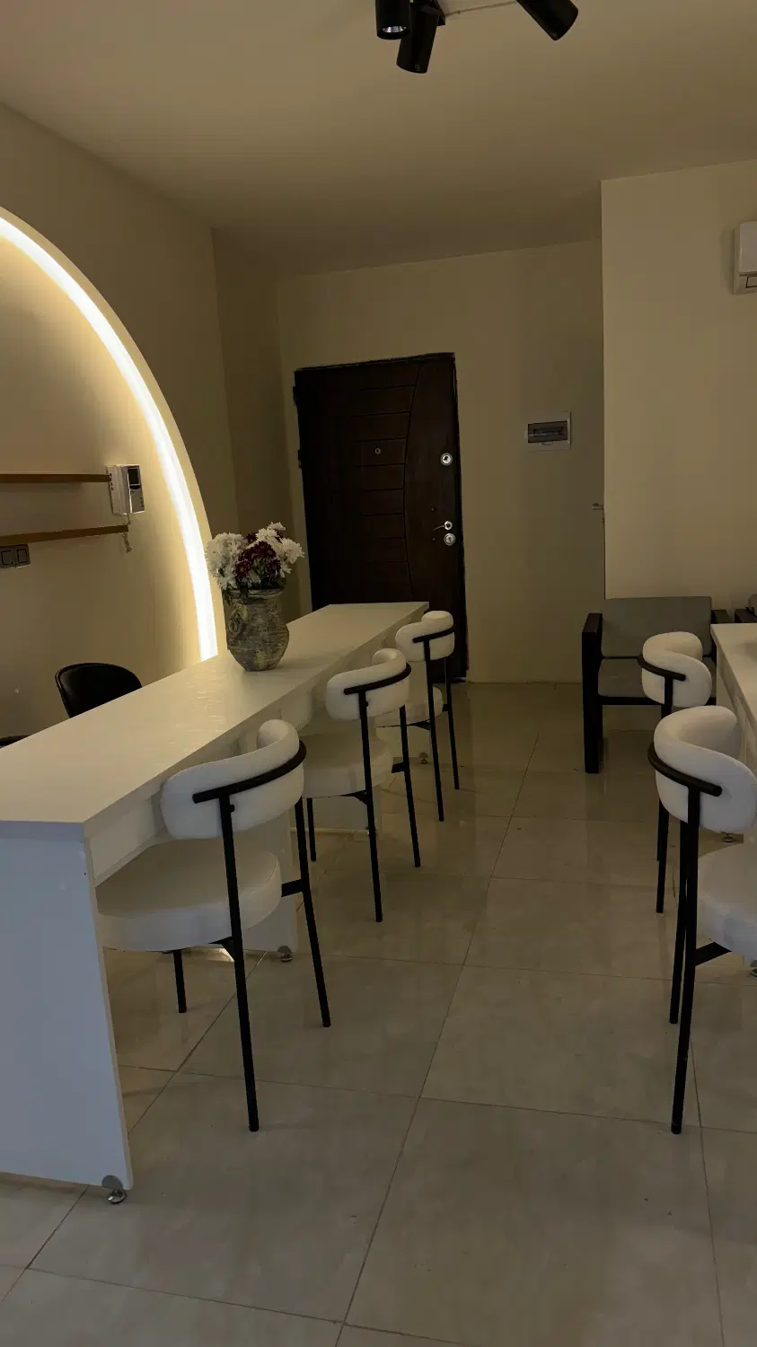 اجاره میز ناخن