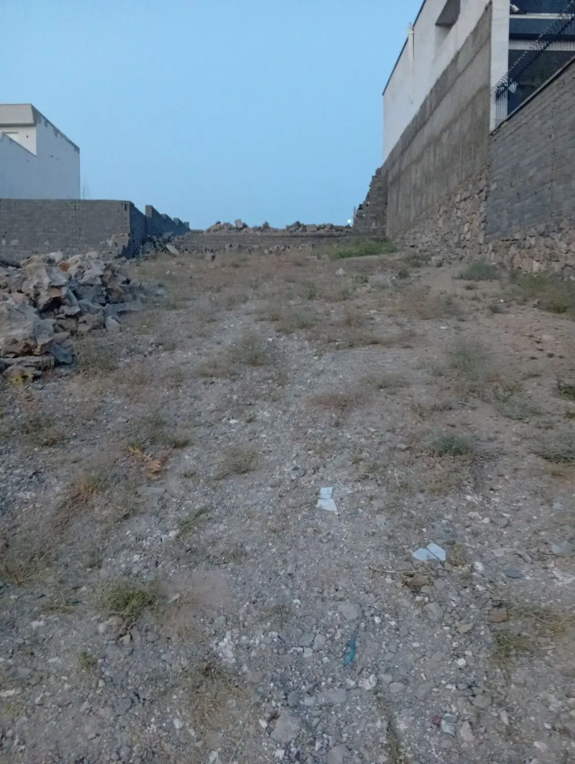زمین۳۰۰ متری  ویلایی مهرآباد رودهن، تهاطر