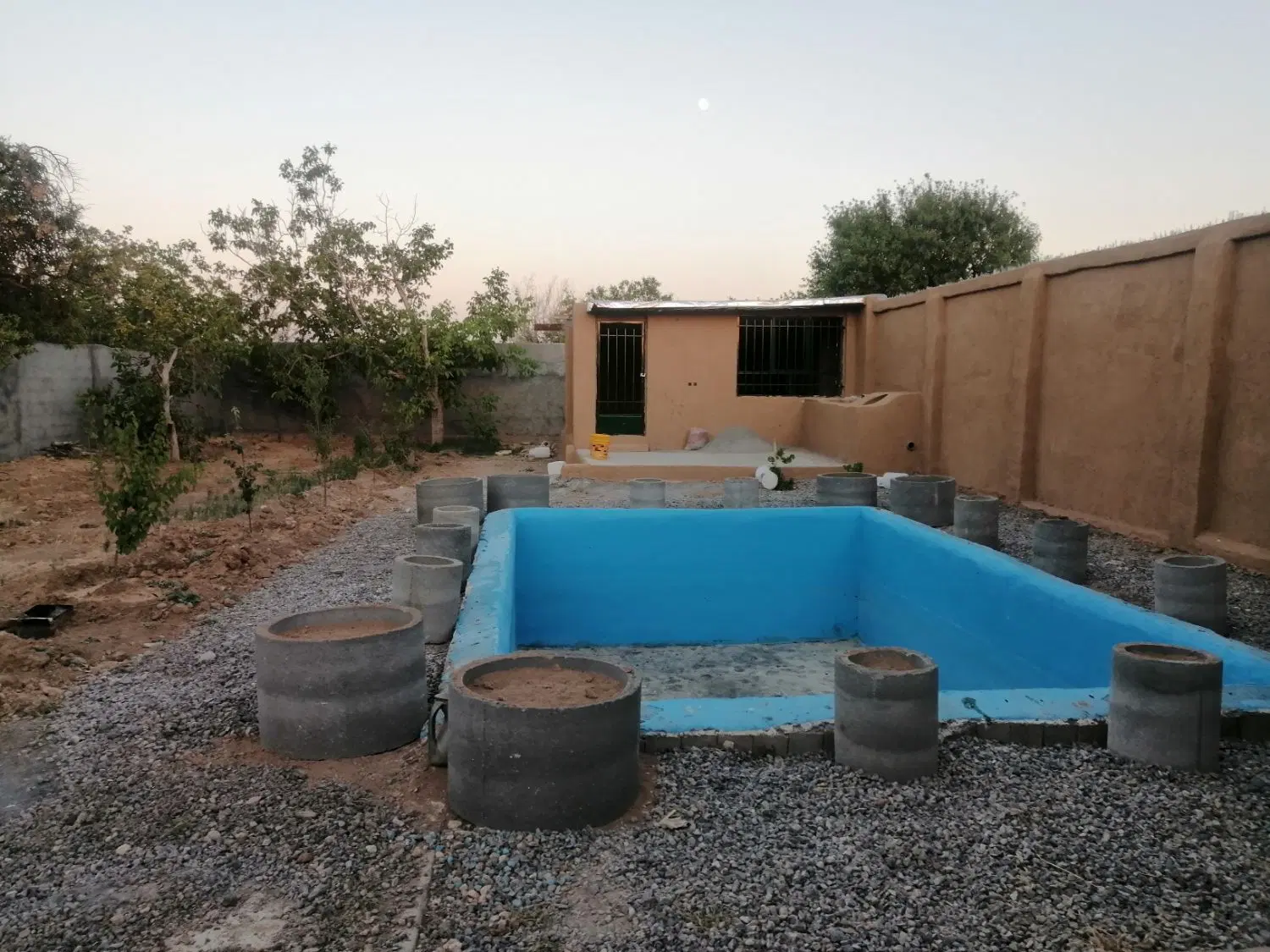 خونه باغ نیمه آماده سکونت