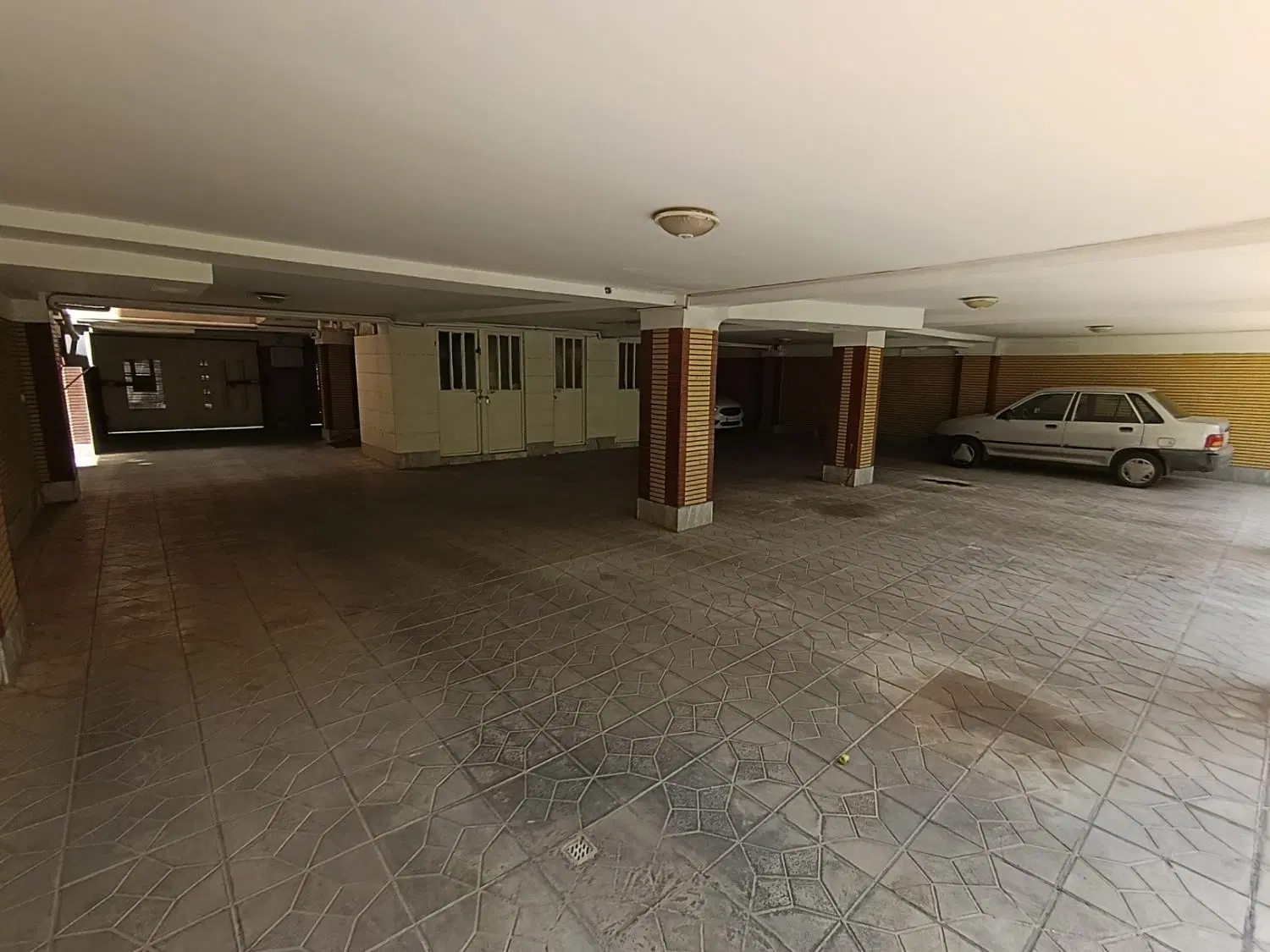 70متر سندی رو به نما ( تخلیه )