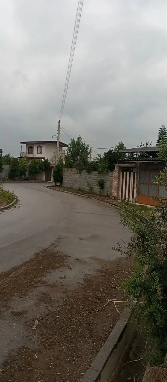 زمین سرا