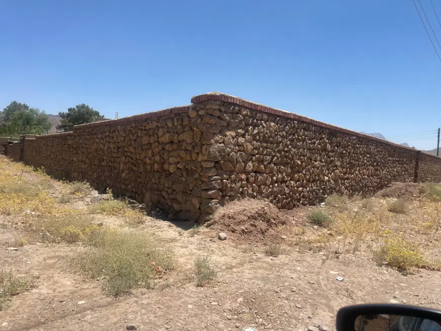 زمین کوهپایه بر خیابان اصلی کنار میدان کوروش