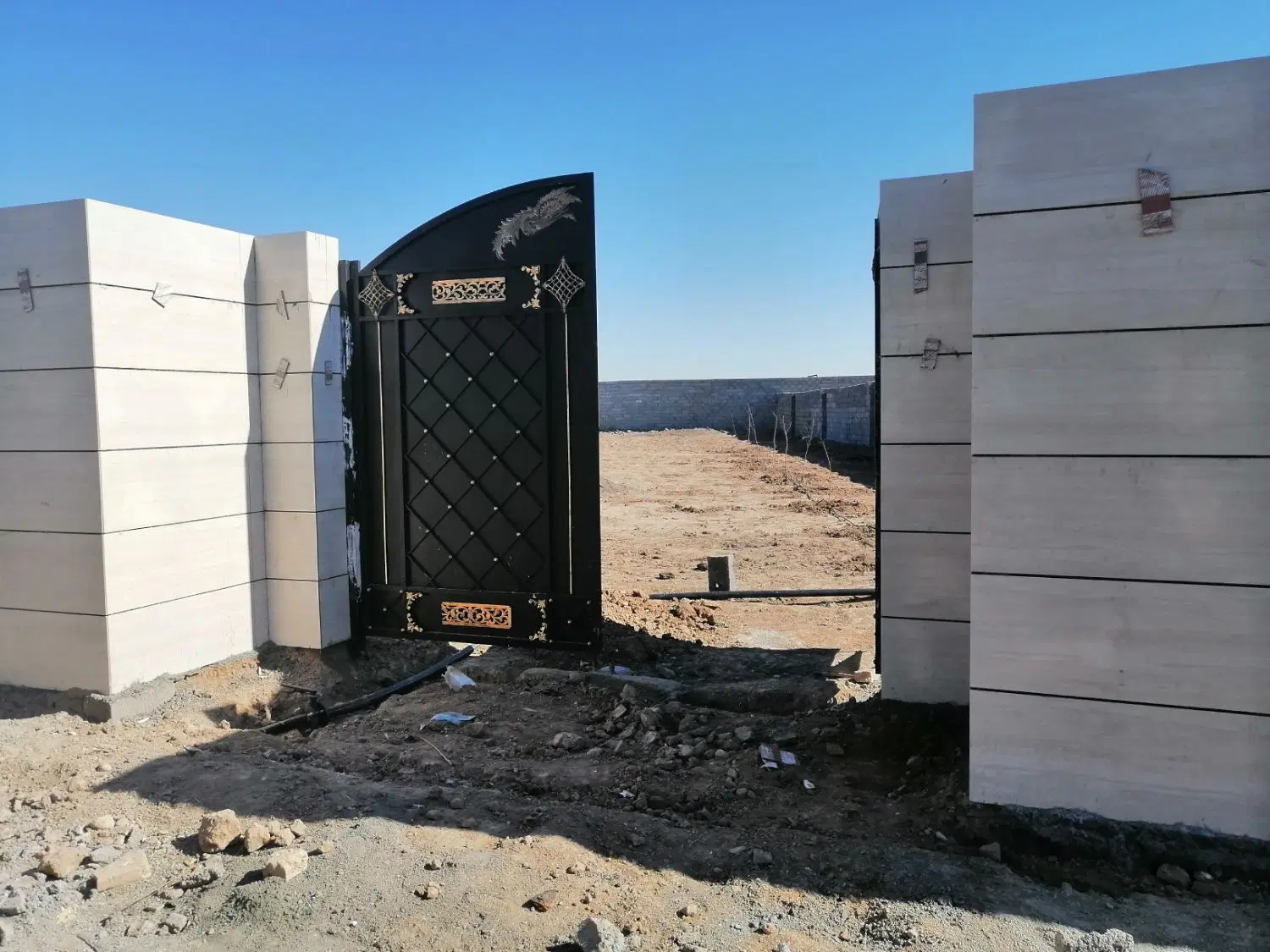باغ 1000 متری  شاهنامه  ( گوارشک )