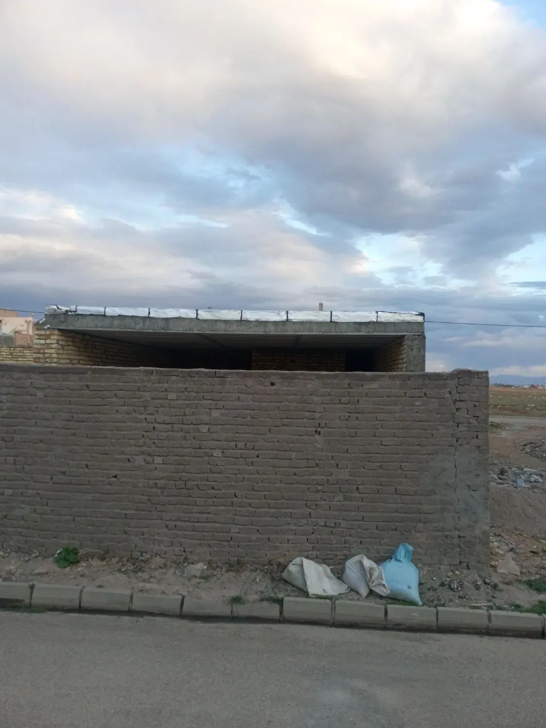 خانه ویلایی نیمه کاره فوری