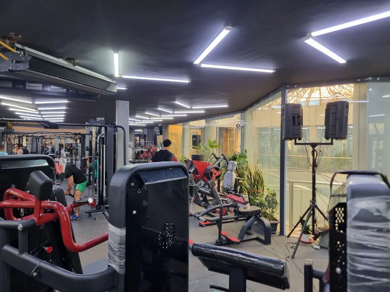 فروش ۸۰۰ متر باشگاه بدنسازی
