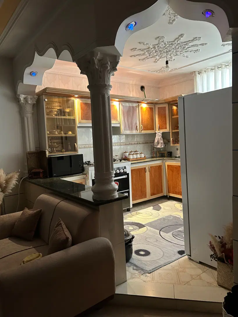 منزل دو طبقه و یک مغازه