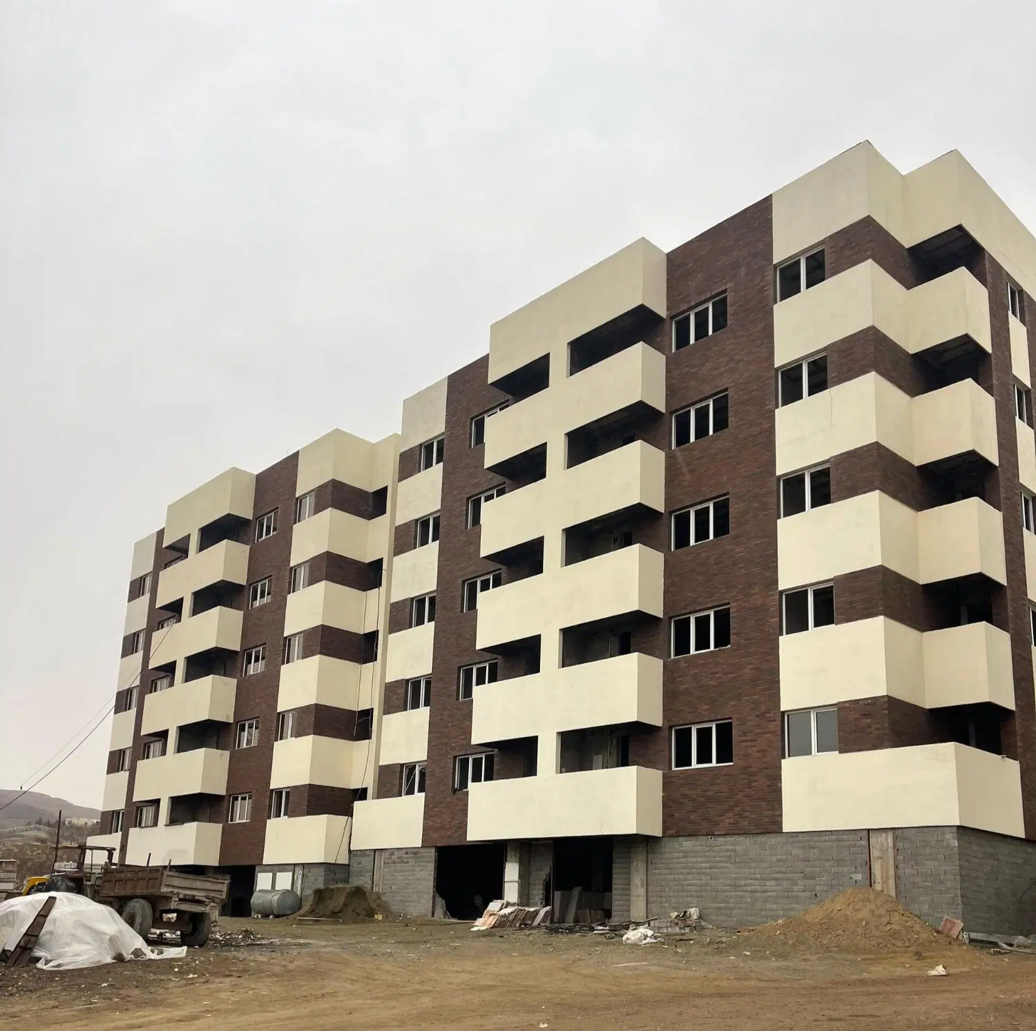 فروش اپارتمان ۹۰ متری دو خوابه در فاز ۴