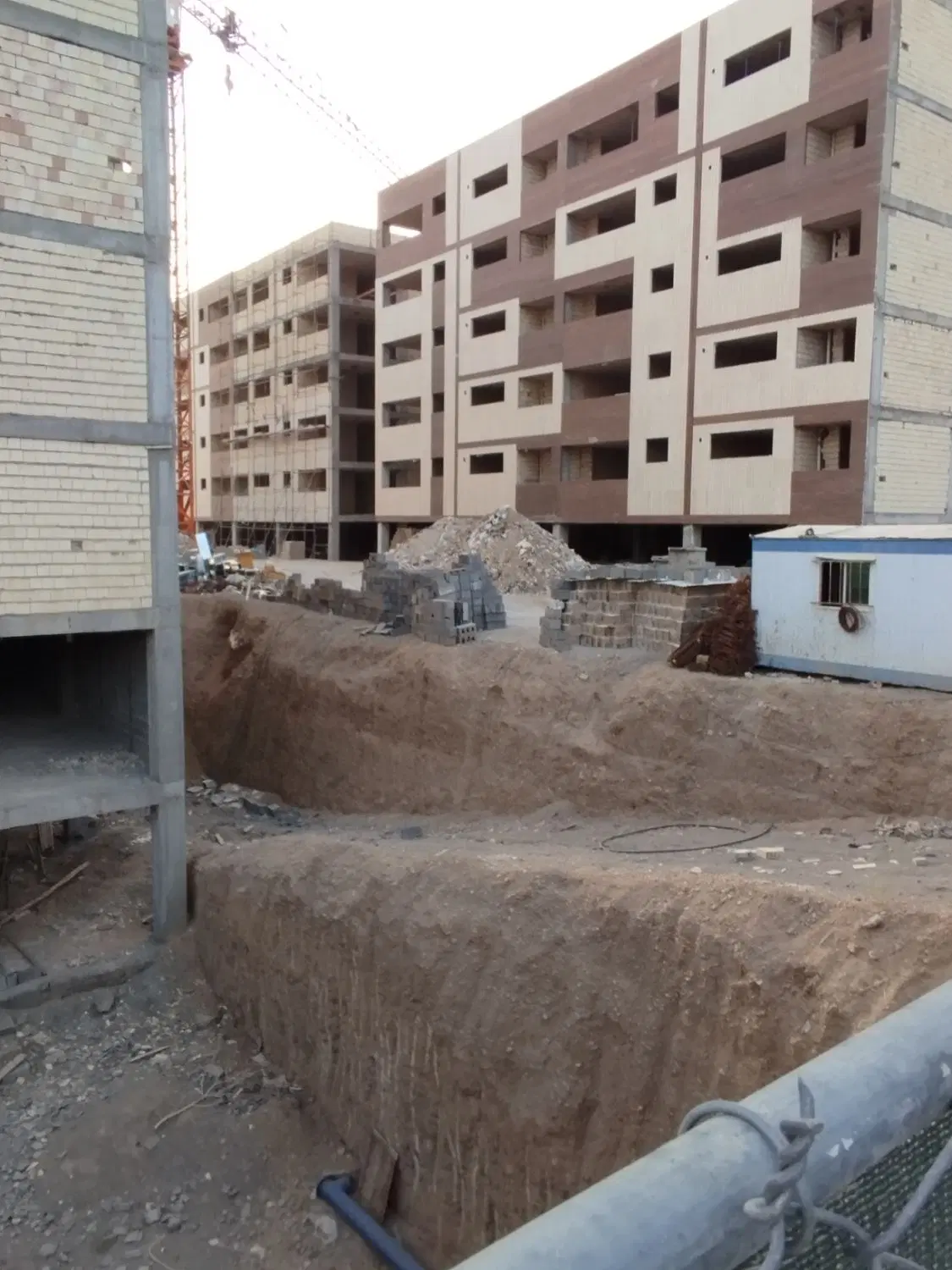 87 متر 2 خواب انتهای بلوار الفت بهارستان