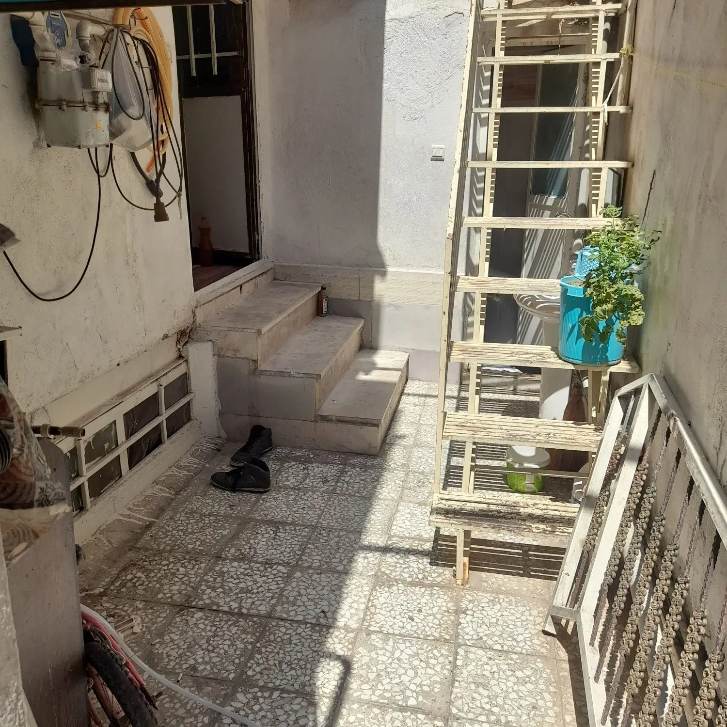 خانه پشت قواره فروشی