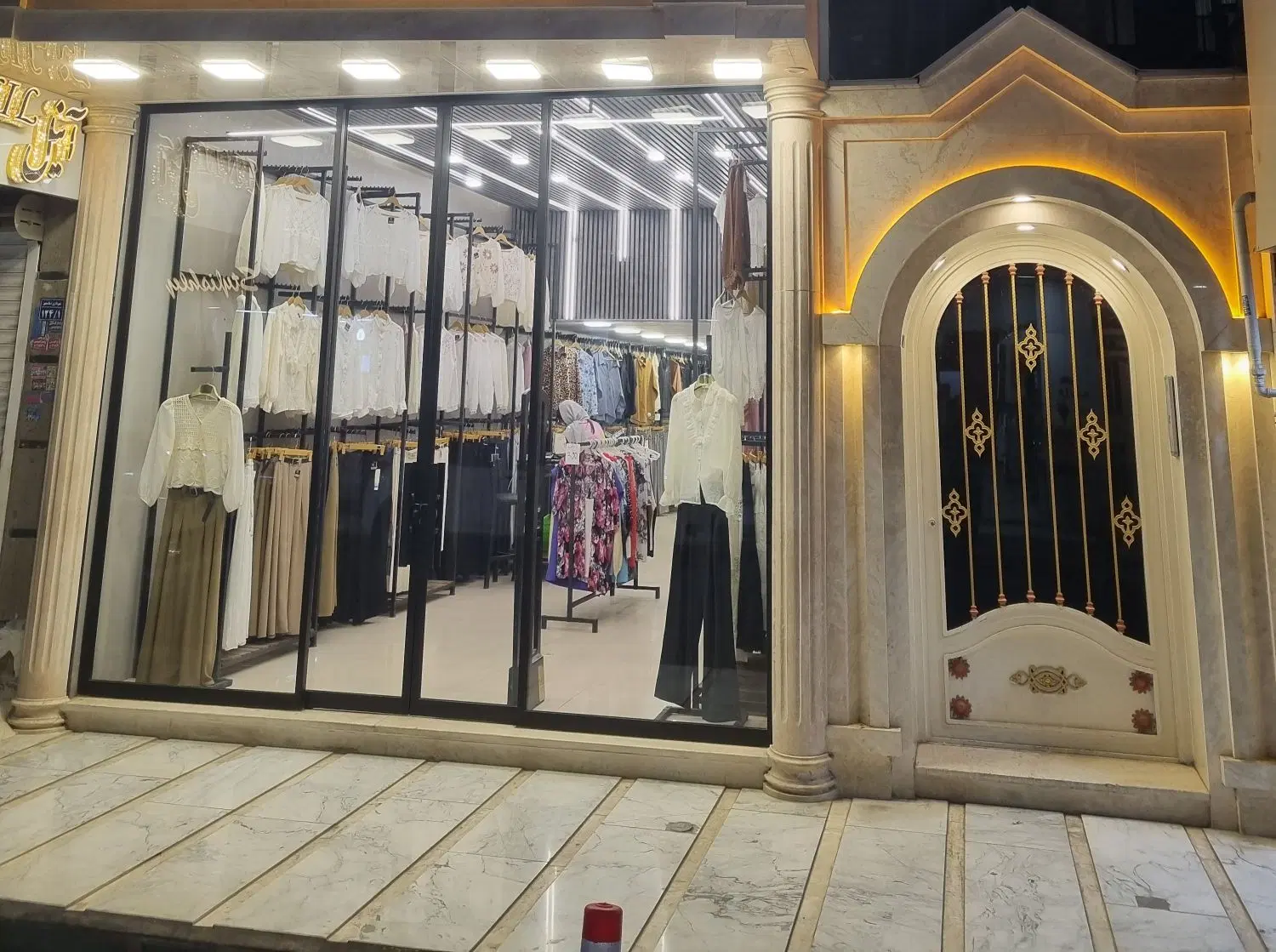 سه آپارتمان فروشی، یکجا