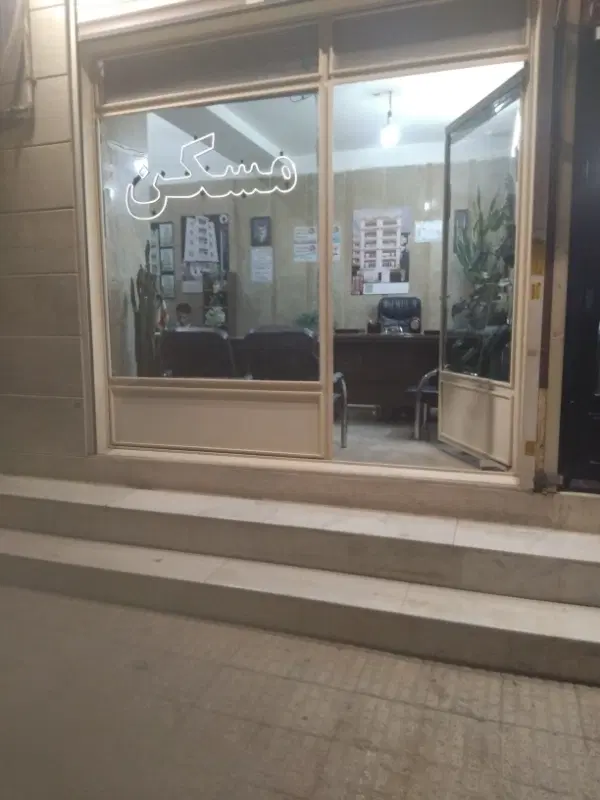 ۷۳متری سندار با پارگنیگ آسانسور وانباری