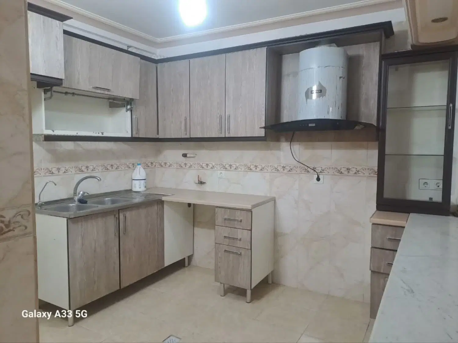 آپارتمان 90 متری دو خواب تمیز باجک